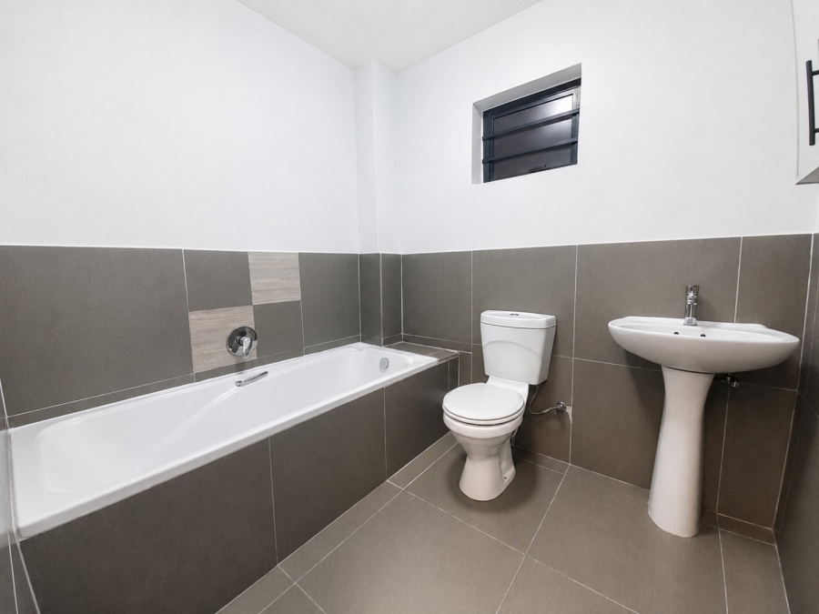 2 Bedroom Property for Sale in Parklands North Western Cape